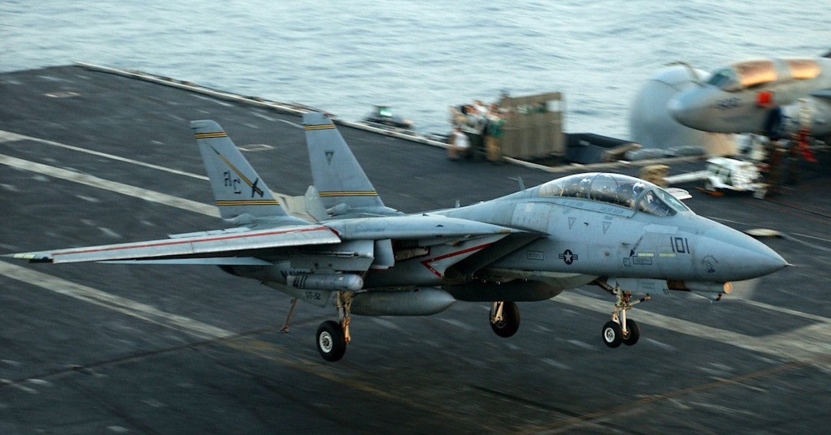 Hải quân Mỹ vẫn đánh giá cao vai trò của F-14 trên tàu sân bay, tính năng của F-14 không chỉ vượt trội so với F-18E, và nếu được trang bị hệ thống điện tử hàng không hiện đại và radar AESA, sẽ là loại tiêm kích hạm có khả năng nhất về không chiến trong quân đội Mỹ, chỉ đứng sau F-22.