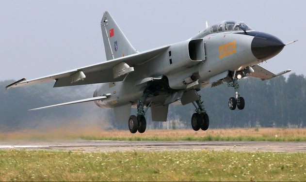 Cường kích JH-7A có thể sử dụng đồng thời các loại vũ khí không đối đất chính xác dẫn đường bằng laser và vệ tinh. Nếu Iran mua loại máy bay cũ này, nó sẽ là máy bay cường kích mạnh nhất trong Không quân Iran và có thể thay thế máy bay F-4E do Mỹ sản xuất đã rất cũ.