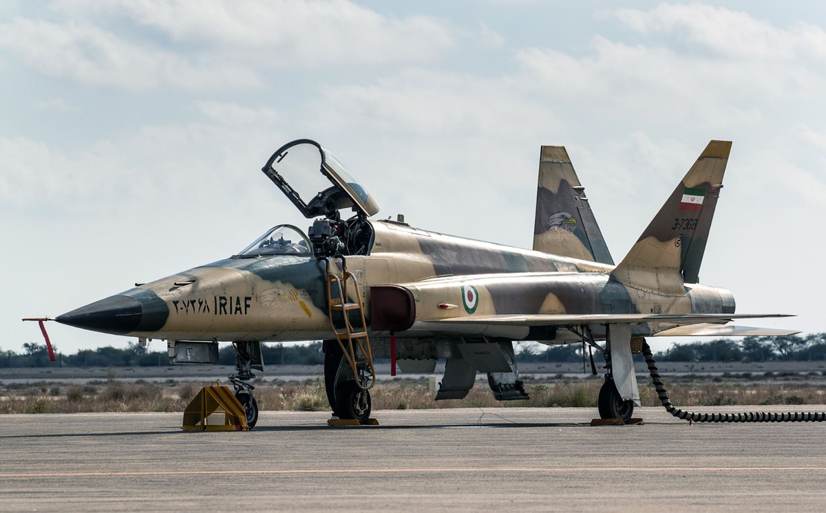 Những máy bay loại của Nga và Trung Quốc đều là máy bay chiến đấu thế hệ thứ tư, vẫn tiên tiến hơn nhiều so với các máy bay chiến đấu thế hệ thứ ba hiện có của Iran như tiêm kích F-4E, F-5E và J-7. Những loại chiến đấu cơ cũ mà Iran có thể mua để tăng cường lực lượng gồm J-10, JH-7 của Trung Quốc, MiG-29, Su-24 và thậm chí là cả MiG-31 của Nga.