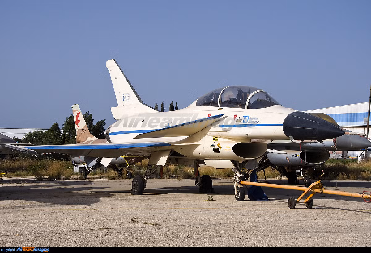 Nhưng đây chính là sai lầm "chết người" của chương trình Lavi; Mỹ, nhà cung cấp 40% linh kiện của Lavi, không muốn trợ cấp cho đối thủ cạnh tranh với F-16. Washington ra tín hiệu, sẽ chỉ hợp tác nếu Israel hạn chế xuất khẩu máy bay Lavi.