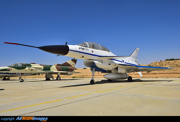 IAI hy vọng bù đắp chi phí bằng cách xuất khẩu Lavi, đặc biệt là cho các quốc gia đang đối mặt với lệnh cấm vận, do hồ sơ nhân quyền kém như Nam Phi (thời kỳ Apartheid), Chile và Argentina (độc tài quân sự).