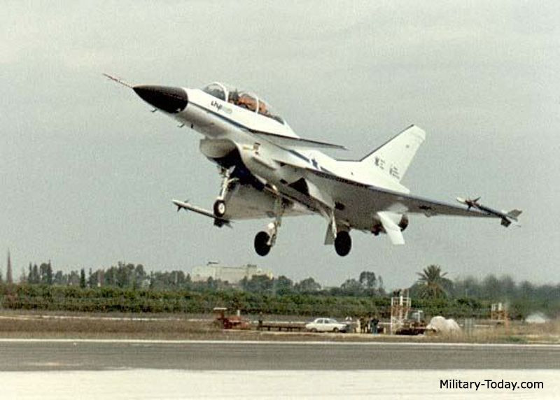 Tuy nhiên, đến những năm 1980, chi phí phát triển chương trình Lavi đã tăng theo cấp số nhân, khi chúng ngày càng "hiện đại" hơn; và, không giống như Nesher và Kfir, Lavi không được sao chép từ một thiết kế hiện có, mà thực sự là phát triển mới.