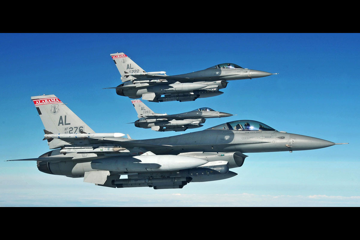 Những chiếc F-16 của Mỹ còn tham gia các chiến dịch của Mỹ và NATO ở Nam Tư cũ, Iraq và Syria. F-16 cũng được xuất khẩu nhiều cho các bạn hàng quân sự của Mỹ. Trong đó F-16 của Israel, là lực lượng lập được nhiều thành tích nhất.