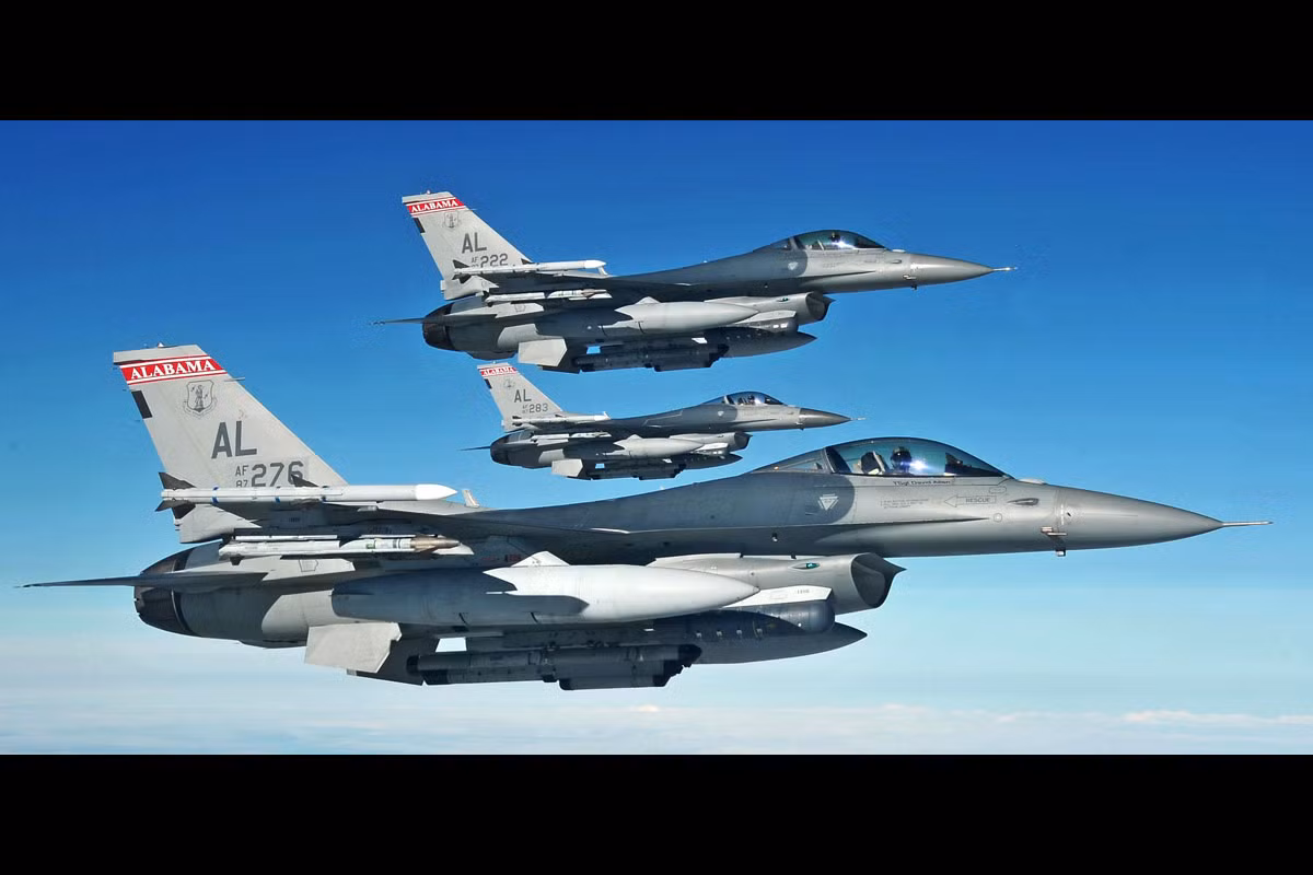 Những chiếc F-16 của Mỹ còn tham gia các chiến dịch của Mỹ và NATO ở Nam Tư cũ, Iraq và Syria. F-16 cũng được xuất khẩu nhiều cho các bạn hàng quân sự của Mỹ. Trong đó F-16 của Israel, là lực lượng lập được nhiều thành tích nhất.