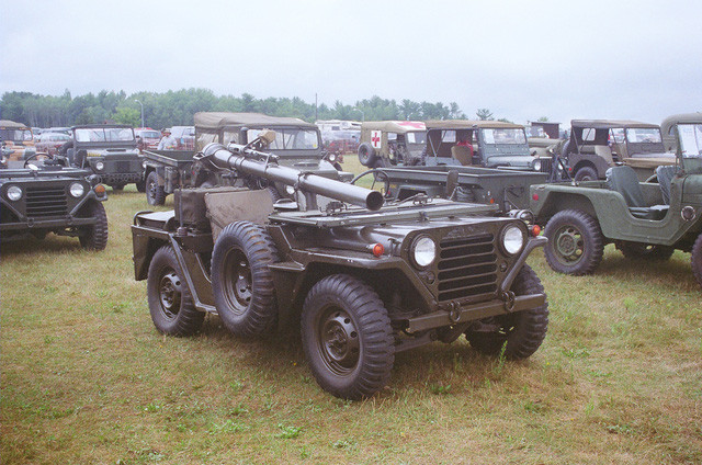 Là loại hỏa lực bắn thẳng, tầm bắn hiệu quả là 1.400 m, xạ giới tầm và hướng rộng, để phù hợp cho nhiệm vụ chống tăng. Súng không giật M-40 thường được gắn trên xe cơ giới hạng nhẹ như Jeep, Humvee hoặc M274; nếu sử dụng trên mặt đất, có giá ba chân. 