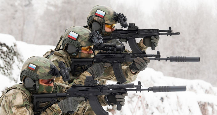 Tuy nhiên, nhiều người có thể không biết sự khác biệt giữa AK-47 và AK-74. Đều cùng một mẹ sinh ra, AK-74 cũng có cấu tạo và nguyên lý hoạt động tương tự như AK-47, khiến sự lựa chọn sau này cho cỡ nòng súng, trở lên tương đối khó khăn ở một số quốc gia.