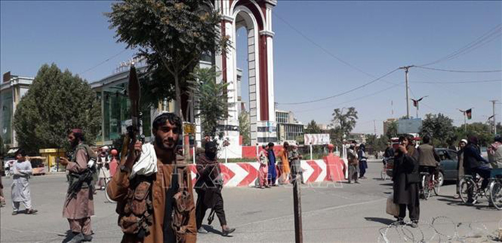 Và chính quyền Afghanistan đơn giản là đang đếm ngược thời gian. Do đó có thể xảy ra khả năng, Nga sẽ cung cấp trực thăng, nhưng sẽ không nhận được tiền trả. Và thay vào đó, họ sẽ không chỉ nhận được thiệt hại về kinh tế, mà còn cả chiến lược.