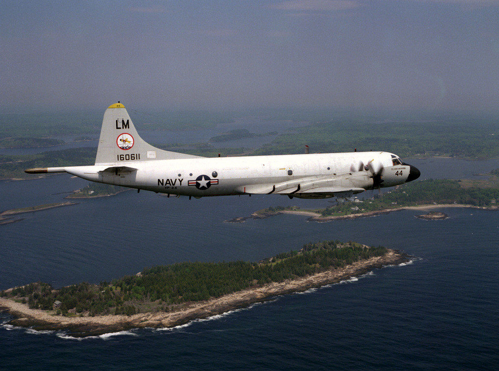 Vào ngày 1/4/2001, một máy bay trinh sát điện tử EP-3 của quân đội Mỹ, đã bay đến vùng không phận sát đảo Hải Nam của Trung Quốc, để tiến hành trinh sát điện tử.