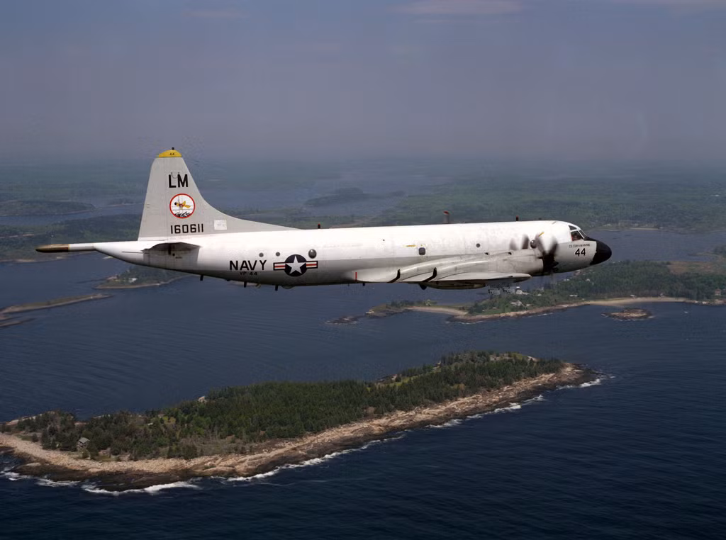 Vào ngày 1/4/2001, một máy bay trinh sát điện tử EP-3 của quân đội Mỹ, đã bay đến vùng không phận sát đảo Hải Nam của Trung Quốc, để tiến hành trinh sát điện tử.