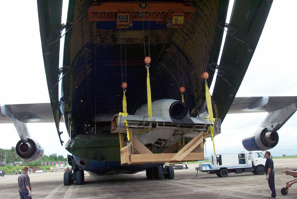 Sau vụ việc, Trung Quốc và Mỹ đàm phán, phía Trung Quốc đã đồng ý thả phi hành đoàn Mỹ và trả máy bay sau khi Mỹ xin lỗi. Đầu tiên phía Mỹ đề xuất cử người đến Lăng Thủy để sửa chữa máy bay và đưa nó về Mỹ, nhưng phía Trung Quốc đã bác bỏ. Trung Quốc cho phép Mỹ tháo rời máy bay và vận chuyển về bằng máy bay vận tải.