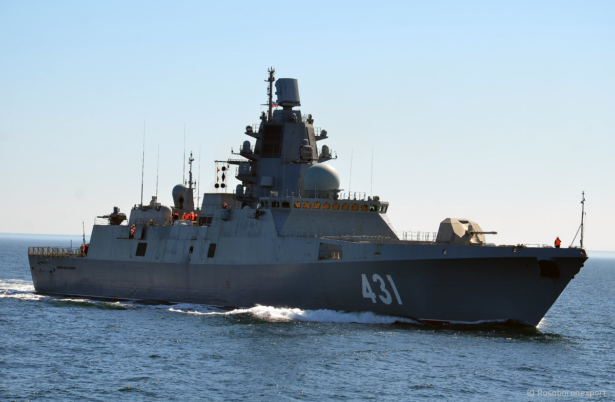 Cả hai lớp tàu trên đều có sàn đáp và nhà chứa máy bay ở đuôi tàu, cho phép mang theo một trực thăng săn ngầm Ka-28, hoặc trực thăng cảnh báo sớm trên không Ka-31. Tầm hoạt động 4.500 hải lý, thời gian đi biển liên tục 30 ngày.
