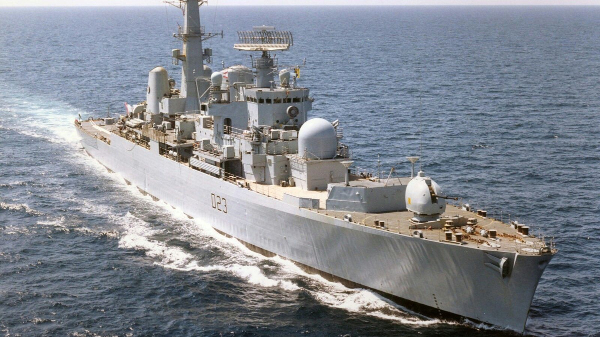 Mặc dù Bộ Quốc phòng Anh không đưa ra thông tin chi tiết nào về khu trục hạm Type 83, nhưng bản thân cái tên này đã gợi mở. Tiền thân của khu trục hạm Type 45 là Type 42, vì vậy tên gọi Type 83 cố ý dùng để ám đây có thể là tiền thân của tàu khu trục Type 82, do Vương quốc Anh chế tạo trong Chiến tranh Lạnh.