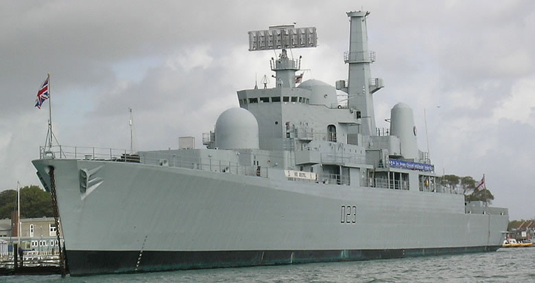 Được ví von là “cầu nối” giữa các thời đại khác nhau của kỹ thuật hải quân Anh, Type 82 kết hợp hệ thống điều khiển hỏa lực máy tính ADAWS-2 để điều phối tên lửa với cảm biến, nhưng cũng là tàu chiến cuối cùng của hải quân Hoàng gia Anh được thiết kế với động cơ đẩy hơi nước.
