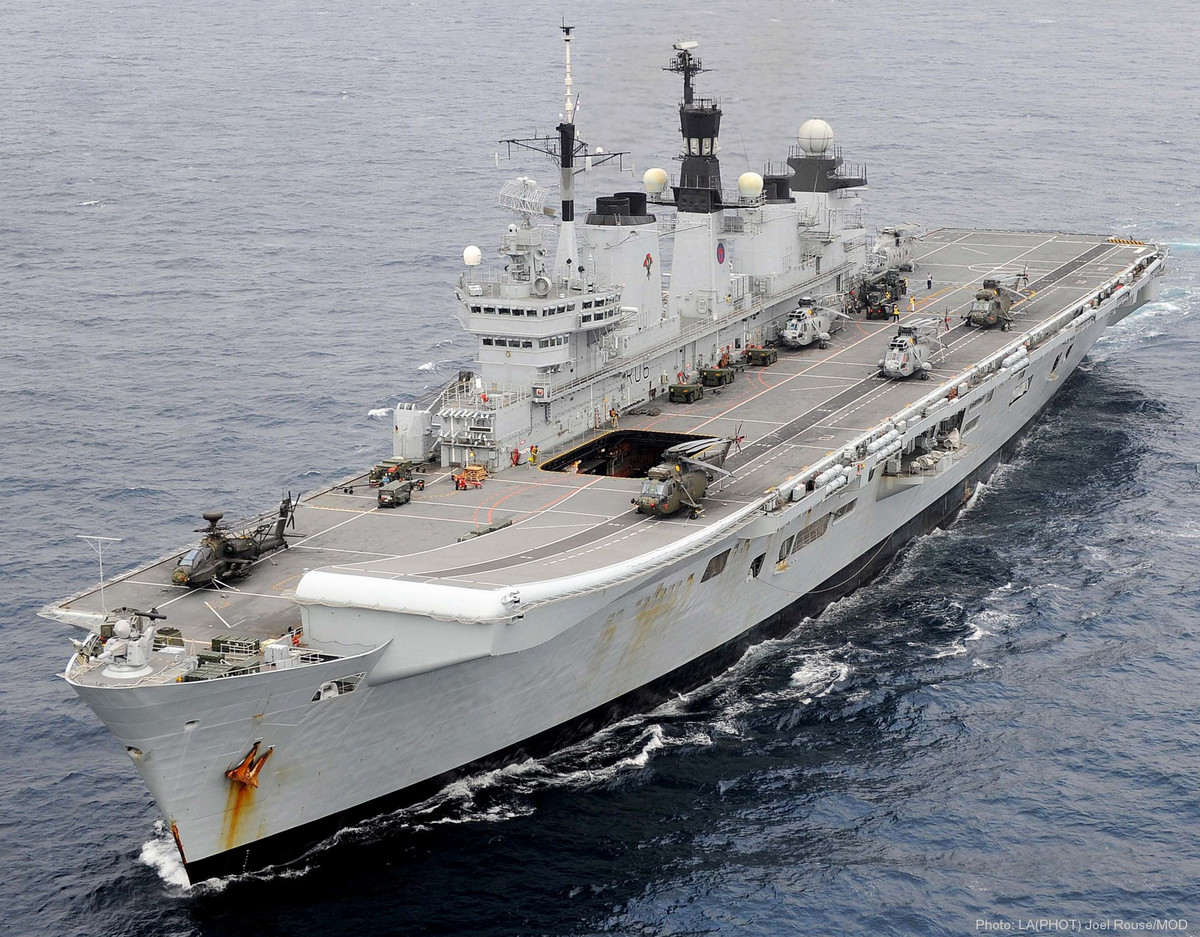 Tuy nhiên, vào năm 1966 kế hoạch CVA-01 đã bị hủy bỏ. Thay vào đó, tàu khu trục Sea Dart trang bị vũ khí nhỏ hơn chỉ 3.900 tấn, đã được lựa chọn để làm tàu khu trục phòng không của hải quân Hoàng gia Anh, trong phần còn lại của thế kỷ XX.