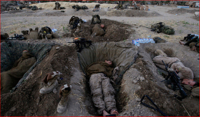 Báo cáo của Viện Watson ước tính, có tới 241.000 người chết ở Afghanistan và Pakistan do hậu quả trực tiếp của chiến tranh, trong đó có 2.442 lính Mỹ, 3.936 nhà thầu Mỹ và 1.144 lính đồng minh. Từ 66.000 đến 69.000 quân nhân và cảnh sát quốc gia Afghanistan, 9.314 quân nhân Pakistan.