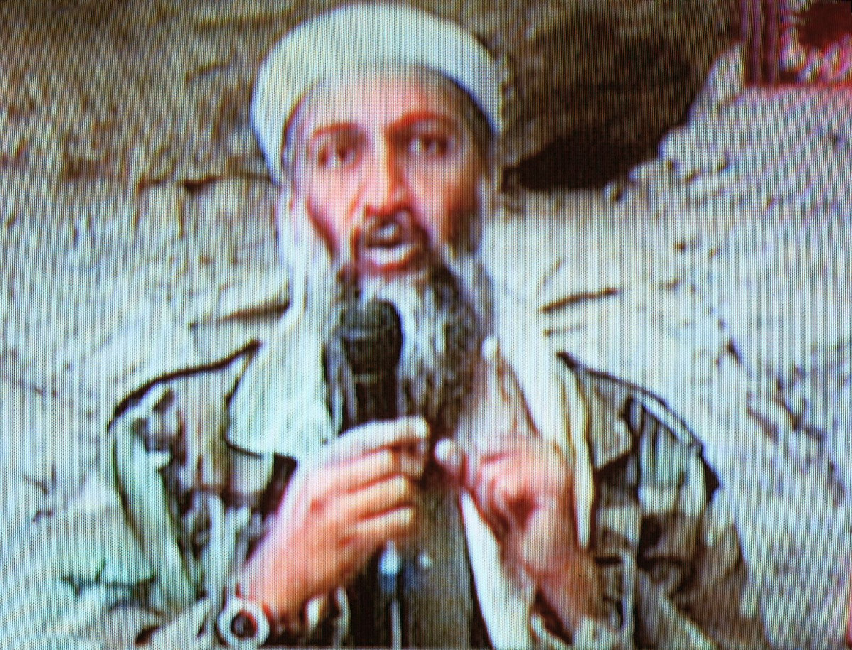 Vào ngày 1/5/2011, lực lượng đặc nhiệm Hải quân Mỹ SEAL, đã tiêu diệt Osama bin Laden ở Abbotabad, Pakistan; nước Mỹ “thở phào”, vì mối đe dọa nguy hiểm nhất bị loại bỏ sau 10 năm săn lùng ráo riết. Tuy nhiên trên chiến trường Afghanistan, Mỹ vẫn chưa “bình định” được lực lượng Taliban.