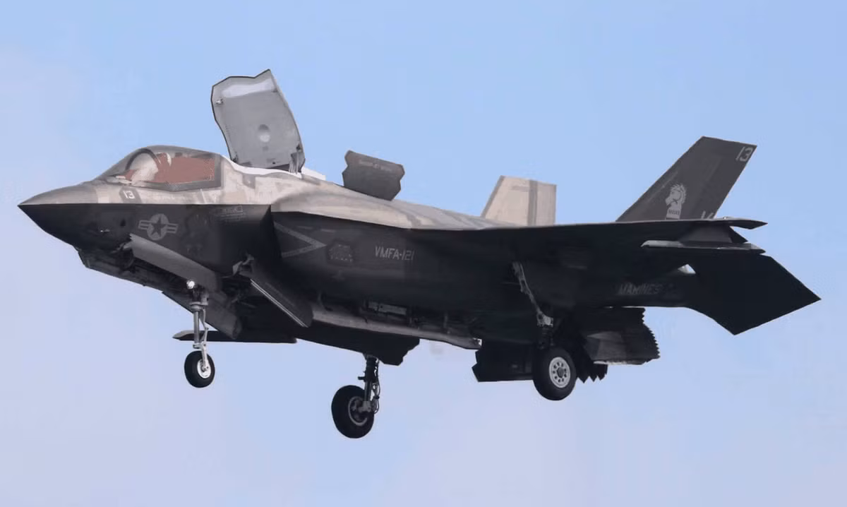 Mặc dù bị lỗi nghiêm trọng như vậy, nhưng các nhà thiết kế không có bất cứ phương án gì để khắc phục. Giải pháp được cho là khả quan được đưa ra, là giới hạn tốc độ của F-35B, và các phi công phải tuân thủ nghiêm ngặt. F-35B chỉ được phép bay ở tốc độ siêu thanh không quá 80 giây.