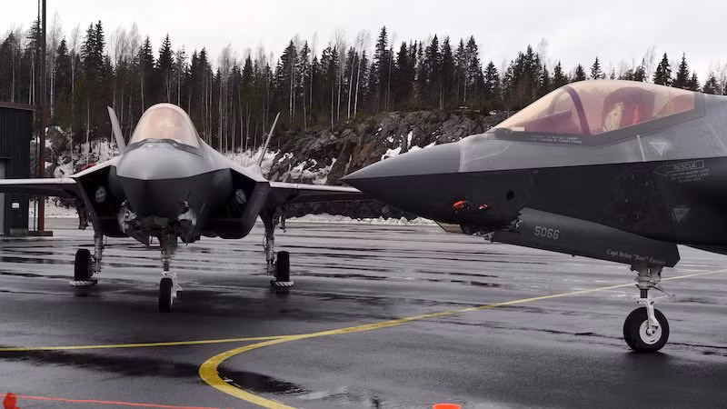 Kể từ đó, những sai sót, lỗi thiết kế và những điều phi lý, khiến chiếc máy bay chiến đấu F-35 không thể sử dụng trong điều kiện chiến đấu. Những lỗi chưa kịp khắc phục và phát sinh trong quá trình thử nghiệm, nghiêm trọng đến mức khó có thể khắc phục.