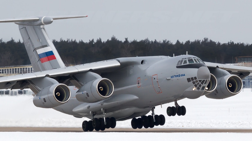Các phiên bản phù hợp nhất cho vận tải quân sự là các phiên bản Il-76MD-M và Il-76MD-90A. Kế hoạch của Bộ Quốc phòng Nga là phát triển hàng trăm chiếc vận tải cơ Il-76, cũ lên ngang hàng với Il-76MD-M, kéo dài thời gian hoạt động thêm ít nhất 15 năm nữa.