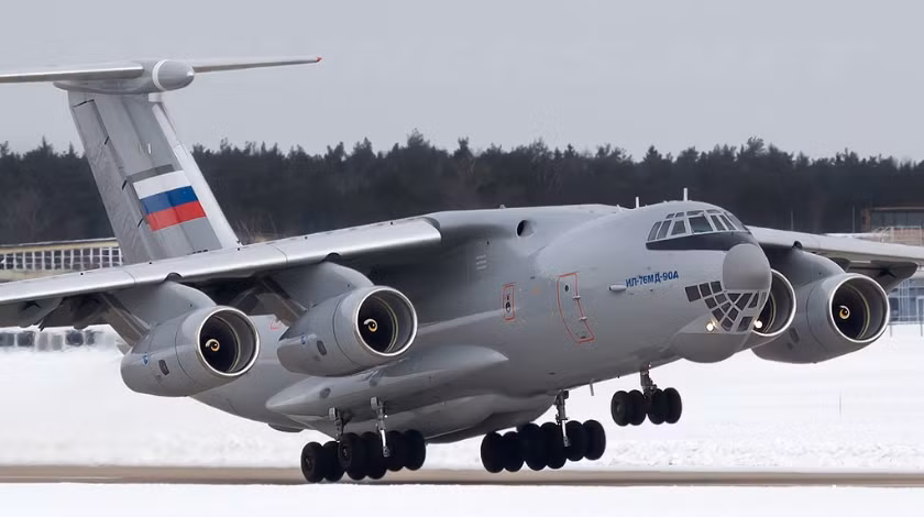 Các phiên bản phù hợp nhất cho vận tải quân sự là các phiên bản Il-76MD-M và Il-76MD-90A. Kế hoạch của Bộ Quốc phòng Nga là phát triển hàng trăm chiếc vận tải cơ Il-76, cũ lên ngang hàng với Il-76MD-M, kéo dài thời gian hoạt động thêm ít nhất 15 năm nữa.