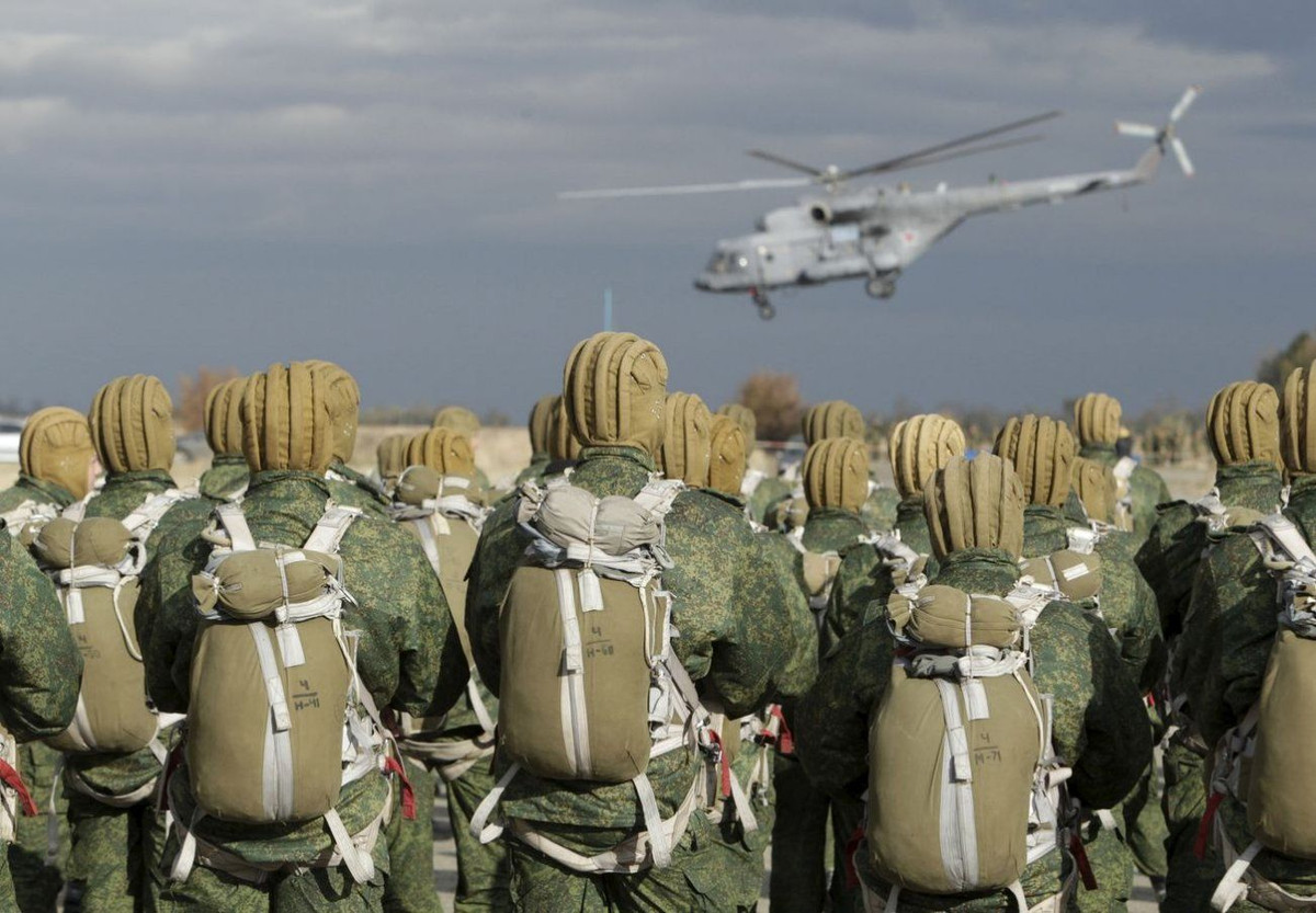 Để đảm bảo mục đích này, Bộ Quốc phòng Nga đã tìm cách, tối đa hóa khả năng của lực lượng Vận tải Quân sự Hàng không và dựa vào lực lượng Dù. Khác với Nga, lực lượng Dù Mỹ không phải là một nhánh riêng biệt của quân đội, nhưng được coi là một trong những lực lượng hoạt động hiệu quả nhất.