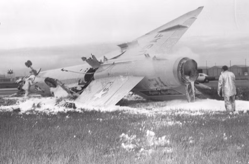 Sau đó F-102 đã được nâng cấp và tạo ra phiên bản F-106 Delta Dart, một máy bay có khả năng hoạt động tốt hơn nhiều. Tại Việt Nam, Không quân Mỹ đã cố gắng đưa F-102 vào thực hiện vai trò ném bom tầm thấp, nhưng thành công rất hạn chế và sau đó máy bay không bao giờ được sử dụng với vai trò chiến đấu nữa.