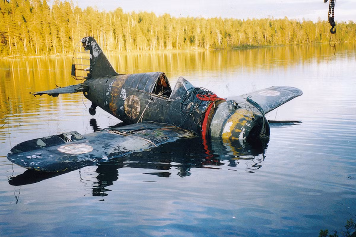 Máy bay bị đánh giá là thiếu sức mạnh, trang bị vũ khí kém, tốc độ bay tương đối chậm và khả năng hoạt động ở độ cao hạn chế, Buffalo đơn giản không phải là đối thủ của những phi công Nhật Bản.