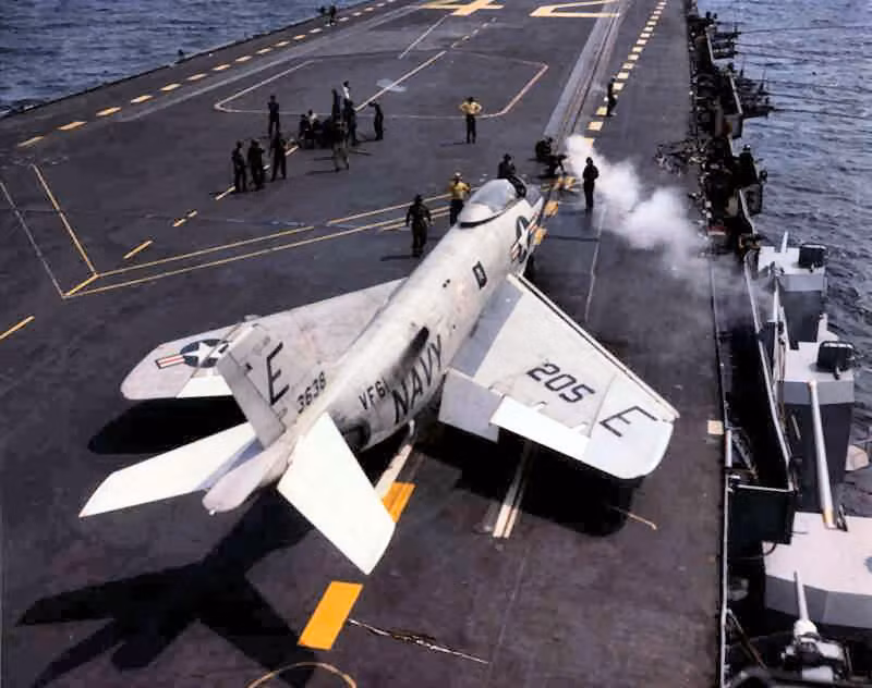 Thứ ba là F3H Demon, một máy bay chiến đấu trên tàu sân bay khác trong thời kỳ đầu của dòng máy bay phản lực, McDonnell F3H Demon có thiết kế đơn giản hơn so với F7U Cutlass. Nhưng hạn chế lớn nhất của máy bay là hiệu quả của động cơ, chỉ cung cấp được một nửa lực đẩy so với thiết kế.