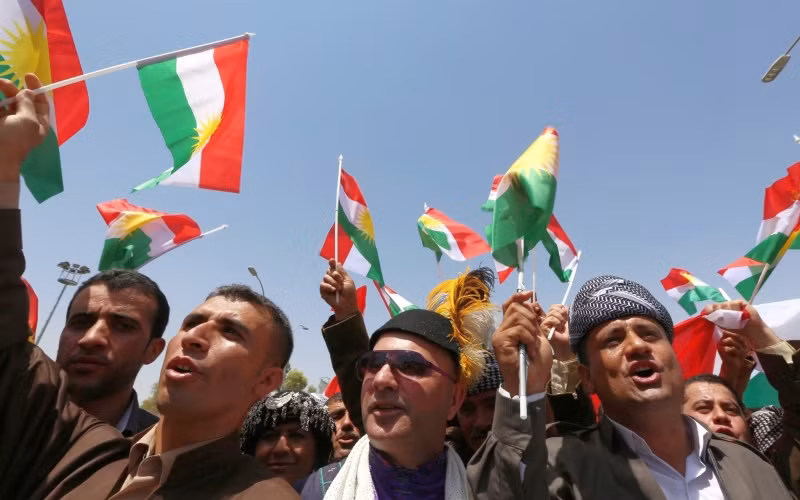 Nói tóm lại, khu tự trị người Kurd ở Iraq được thành lập là món quà của Saddam Hussein ban cho họ để cầu hòa năm 1991 và chính thức được công nhận sau khi Saddam Hussein nghĩ rằng người Kurd đã đánh bại được phe cánh tả năm 1997.