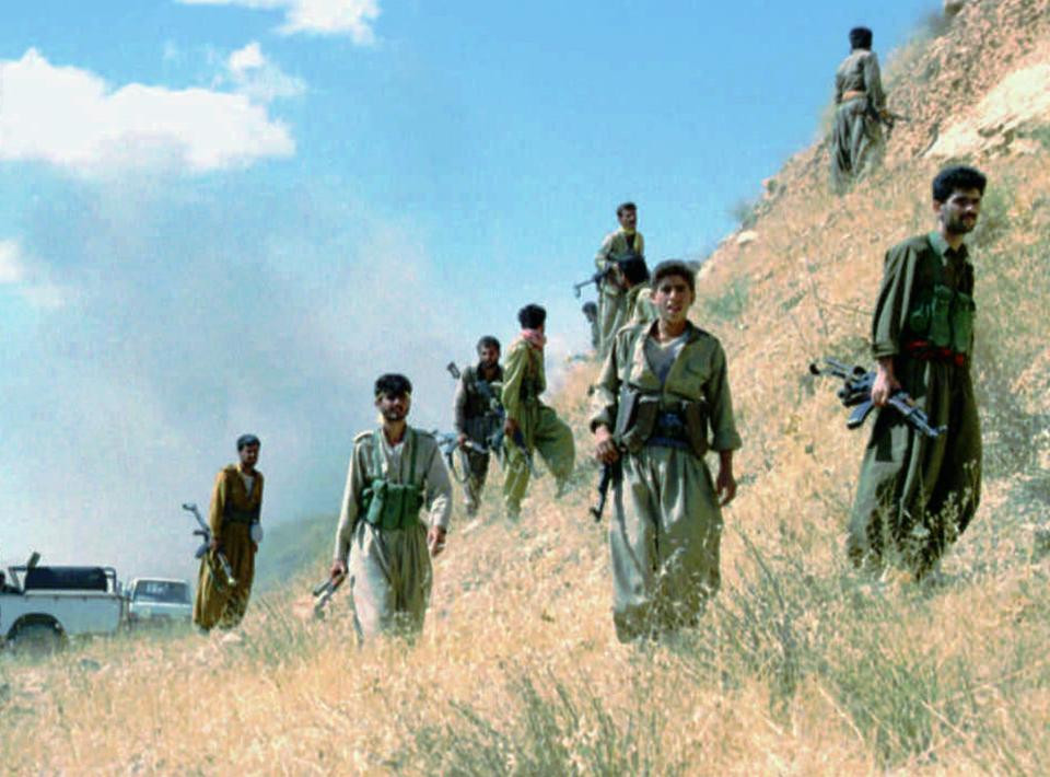 Sau đó, các nhóm vũ trang ủng hộ KDP và PUK đã chiến đấu dữ đội tranh giành thủ đô Erbil. Cuộc giao tranh ở Erbil mùa hè năm 1996 làm 5.000 người chết và hàng trăm nghìn người phải di dời. Cuối cùng, với sự hỗ trợ từ lực lượng quân đội Iraq của Saddam Hussein, phe KDP đã giành được thủ đô Erbil.