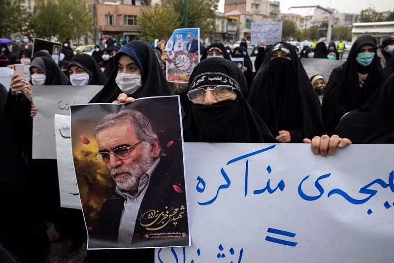 Mặc dù các chuyên gia cho rằng, Giáo sư Fakhrizadeh là không thể thay thế, nhưng tờ The Jerusalem Post đưa tin rằng, ông đã được thay thế bởi một người tên là Farhi.