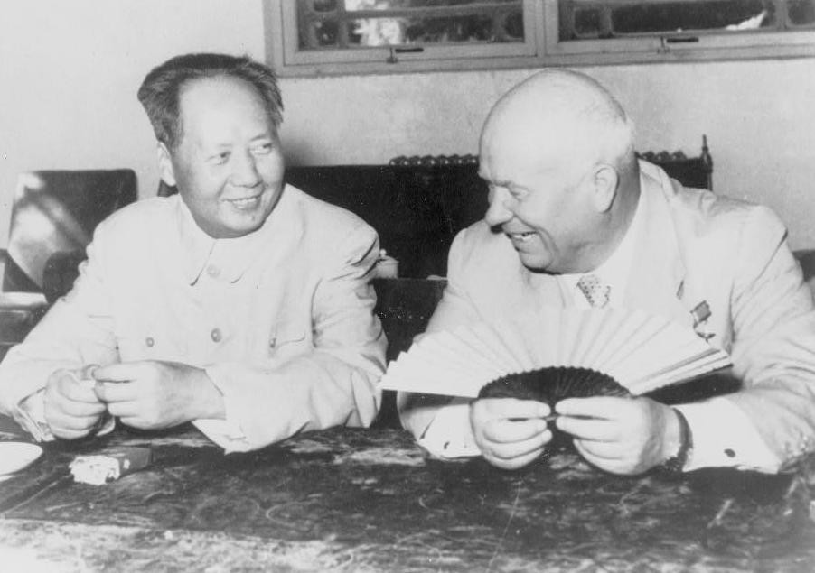 Tuy nhiên, trong cuốn sách “Stalin và Mao Trạch Đông: Hai vị lãnh tụ” của mình, tác giả Yury Galenovich viết rằng, lãnh đạo Trung Quốc đã phản đối việc trao trả vì lo ngại một cuộc xâm lăng và bất ổn nội bộ. Vì vậy, việc việc chuyển giao lãnh thổ đến thời Khrushchev mới được tiến hành vào những năm 1954-1955.
