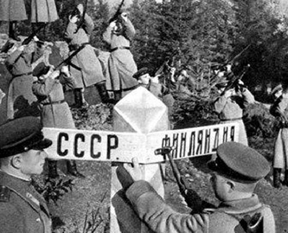 Ngay sau khi kết thúc chiến tranh thế giới, lãnh đạo Liên Xô bắt đầu trao lại cho các quốc gia khác những vùng đất nguyên vẹn. So với diện tích rộng lớn của Liên Xô thì có lẽ những vùng đất đó là không đáng kể, nhưng xét về con số tuyệt đối thì chúng là rất lớn.