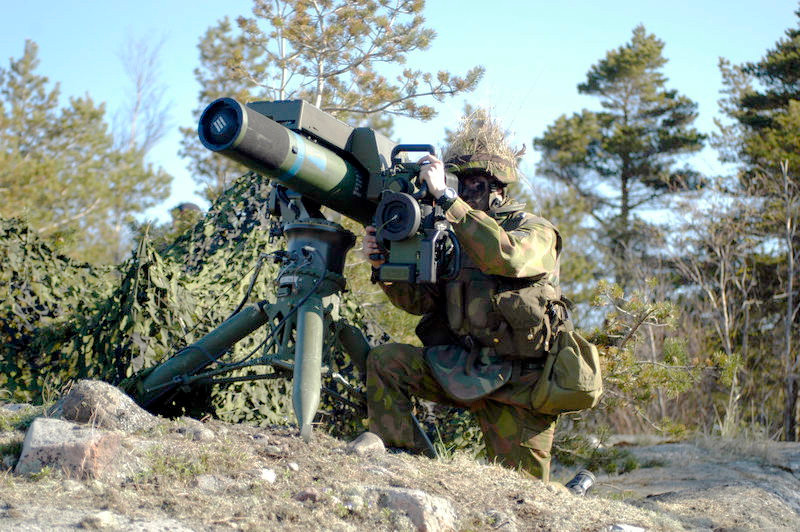 Đầu dò ảnh nhiệt của tên lửa nằm ngay trên mũi tên lửa, để tăng sức công phá qua giáp phản ứng nổ (ERA), Spike-ER được trang bị đầu nổ song song, có thể xuyên thủng 1.000 mm giáp đồng nhất.