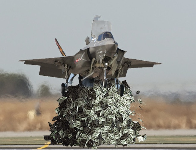 F-35 là biểu tượng cho một vấn đề nghiêm trọng, mà tổ hợp công nghiệp - quân sự Mỹ phải đối mặt, và lợi ích thương mại của những gã khổng lồ công nghiệp - quân sự này, hiện đang gây tổn hại đến an ninh quốc phòng của chính nước Mỹ.