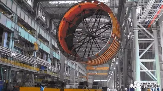 Hiện nay Công ty Sinosteel của Đài Loan đã phát triển thành công loại thép tấm siêu bền, là sản phẩm công nghệ cao hàng đầu, có thể đáp ứng yêu cầu chịu áp lực dưới nước của tàu ngầm. Nói cách khác, Đài Loan có đủ điều kiện để chế tạo phần cũng rất quan trọng là vỏ tàu ngầm.