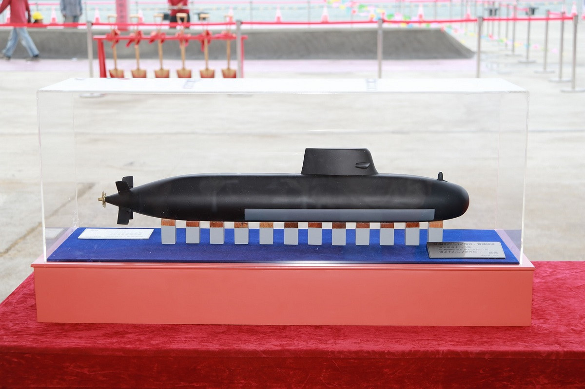 Theo kế hoạch, chương trình tàu ngầm tự đóng của Đài Loan, dự kiến sẽ hoàn thành giai đoạn đầu của thiết kế vào năm 2019, xây dựng nhà máy vào tháng 5/2019, bắt đầu khởi đóng vào năm 2020, hạ thủy chiếc tàu nguyên mẫu đầu tiên vào năm 2024 và "hình thành sức mạnh chiến đấu" vào năm 2025.