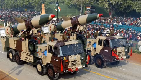 Theo chuyên gia Gupta, do tên lửa Prithvi hoàn toàn sử dụng công nghệ của Ấn Độ, nên các quốc gia khác không thể “vặn vẹo”. Nếu Ấn Độ sử dụng vũ khí nhập khẩu, các quốc gia xuất khẩu vũ khí đó sẽ “tuýt còi”; như vậy yếu tố răn đe về vũ khí sẽ bị giảm.