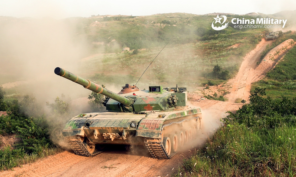 Xe dùng pháo chính 125mm nòng trơn có khả năng phóng tên lửa chống tăng qua nòng. Có trọng lượng chỉ hơn 40 tấn và được trang bị giáp phản ứng nổ ERA cho phép bảo vệ xe tốt trước các loại hỏa lực đối phương. Hiện dòng xe này vẫn tiếp tục sản xuất cho nhiệm vụ thay thế những chiếc Type-59 và Type-88 cũ trong các đơn vị.