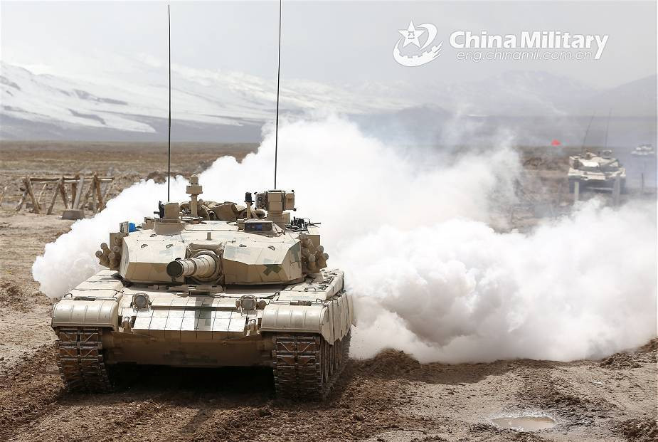 Chiếm số lượng đông đảo nhất và là xương sống chủ lực của lực lượng xe tăng Trung Quốc đó chính là hơn 1.000 chiếc Type-96 và Type-96A. Đây là xe tăng được đánh giá là ngang với dòng T-72B/B3 của Liên Xô và Nga. Thậm chí, ở phiên bản Type-96B còn có nhiều phần nhỉnh hơn cả T-72B3.