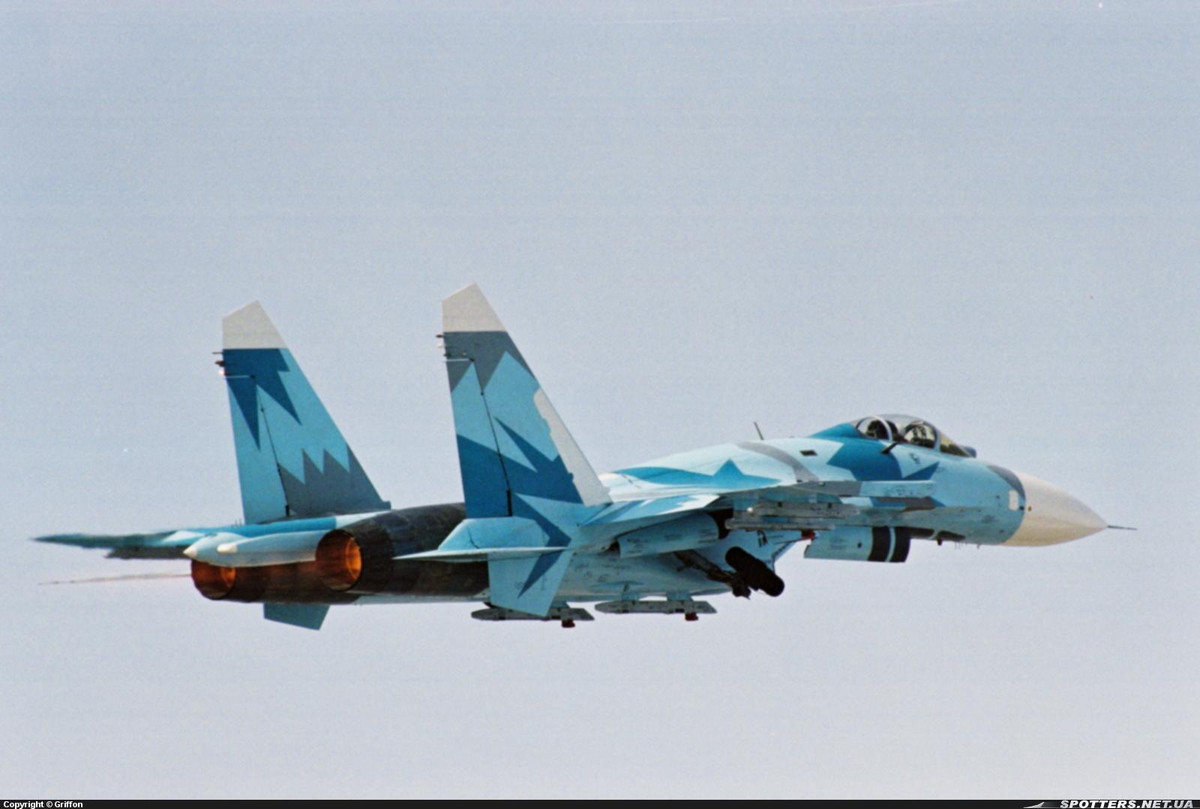 Trung Quốc là khách hàng nước ngoài đầu tiên của chiến đấu cơ Su-27 Nga, Ethiopia nổi lên là khách hàng thứ hai, khi xảy ra xung đột với nước láng giềng Eritrea. Su-27 ngày nay là thành phần chính của không quân Ethiopia, với hơn chục chiếc đang phục vụ. 