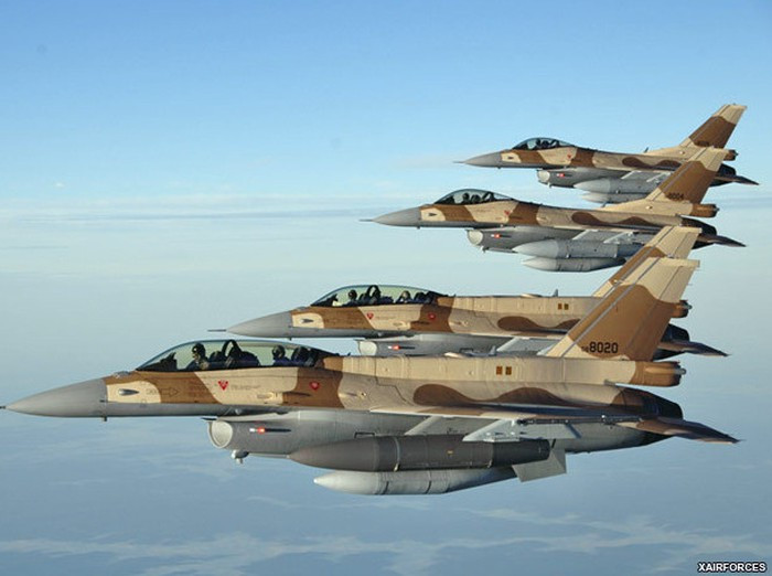 Máy bay chiến đấu tiếp theo là F-16C của Maroc, hiện chỉ có hai quốc gia ở châu Phi sử dụng loại máy bay này. F-16C của Maroc được trang bị tên lửa không đối không AIM-120C hiện đại và một loạt vũ khí không đối đất tiên tiến. F-16 được xem là máy bay chiến đấu tốt nhất trong không quân Maroc.