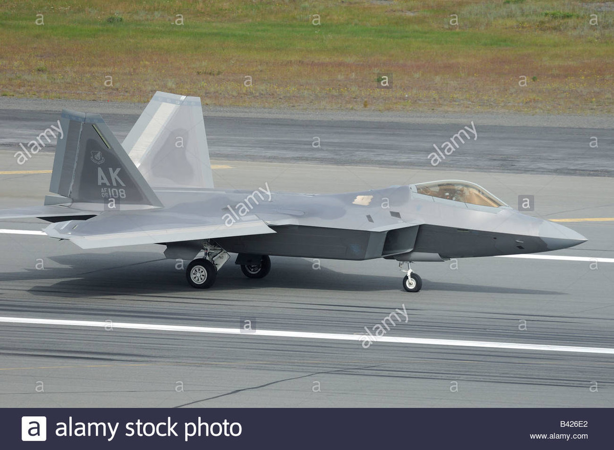F-22 sau đó đã được triển khai tới Afghanistan để chống lại quân nổi dậy Taliban, F-22 xuất phát từ căn cứ không quân Al Dhafra ở UAE, tiến công chính xác vào các kho chứa ma túy của Taliban, bằng bom đường kính nhỏ, dẫn đường bằng laser, có trọng lượng 115 kg.