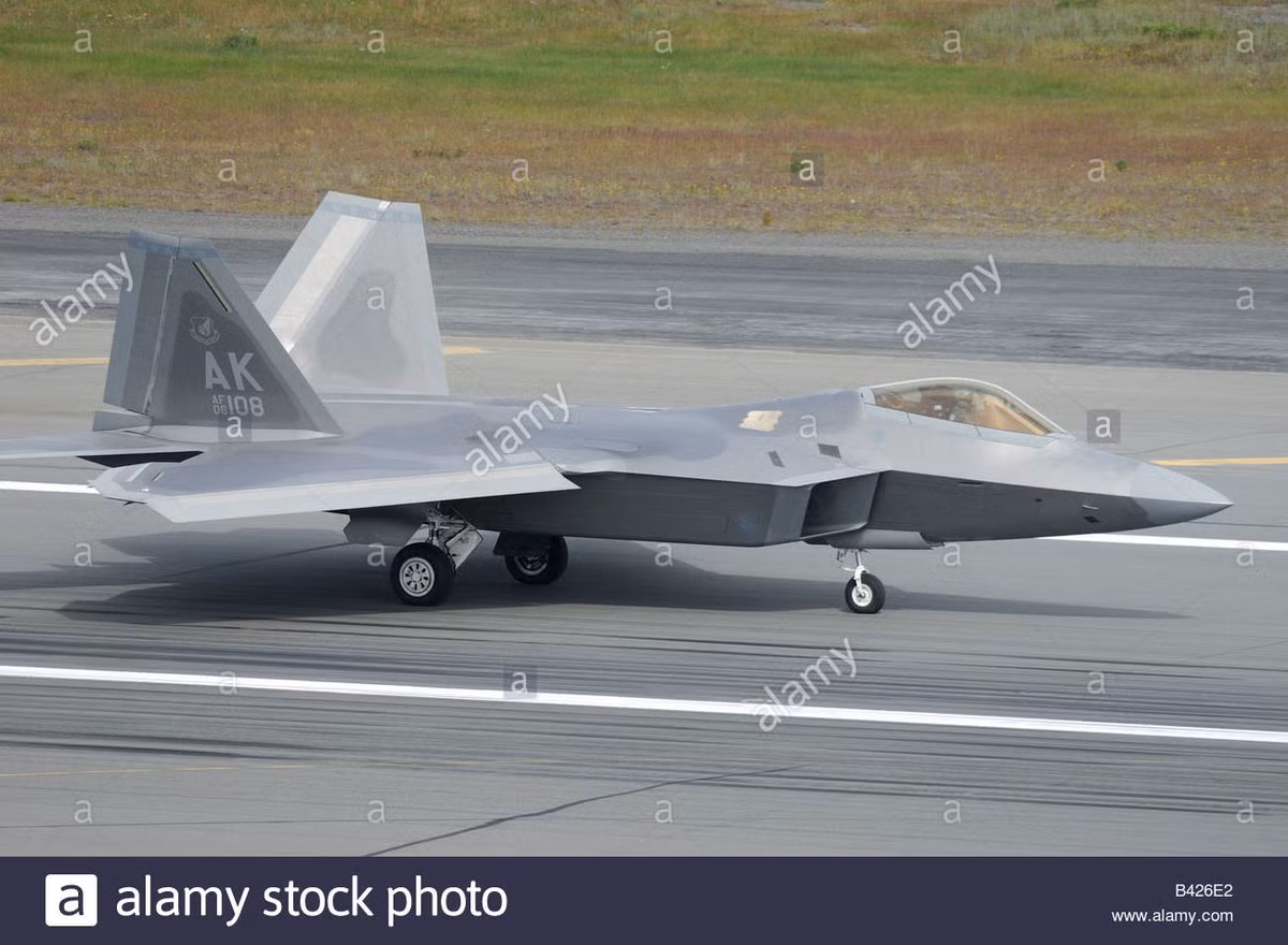 F-22 sau đó đã được triển khai tới Afghanistan để chống lại quân nổi dậy Taliban, F-22 xuất phát từ căn cứ không quân Al Dhafra ở UAE, tiến công chính xác vào các kho chứa ma túy của Taliban, bằng bom đường kính nhỏ, dẫn đường bằng laser, có trọng lượng 115 kg.