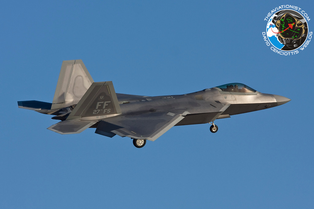 Với những bom liệng đường kính nhỏ, đây là vũ khí không có động cơ, do vậy F-22 phải bay qua mục tiêu (hoặc sát gần khu vực mục tiêu) để thả bom, do vậy F-22 sẽ chỉ có thể sử dụng tiến công mặt đất, trong cuộc chiến tranh cục bộ, khi phòng không của đối phương không có, hoặc quá yếu.