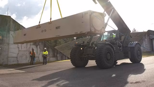 Dự án LRHW không phải phát triển từ đầu, mà là sự tiếp nối của chương trình của Phòng thí nghiệm Quốc gia Sandia, nhằm phát triển loại vũ khí siêu vượt âm (Advanced Hypersonic Weapon - AHW) cho Quân đội Mỹ. Chương trình này đã tiến hành nhiều thử nghiệm.