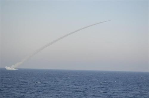 Một cải tiến lớn của lớp 636.3 là khả năng phóng tên lửa hành trình Kalibur (phiên bản xuất khẩu được gọi là Klub), đây là loại tên lửa đa năng, với các phiên bản tác chiến tấn công đất liền, chống hạm và chống tàu ngầm. Vào tháng 12/2016, tàu ngầm Rostov-on-Don của Nga đã phóng tên lửa Kalibur vào các mục tiêu tại Syria.