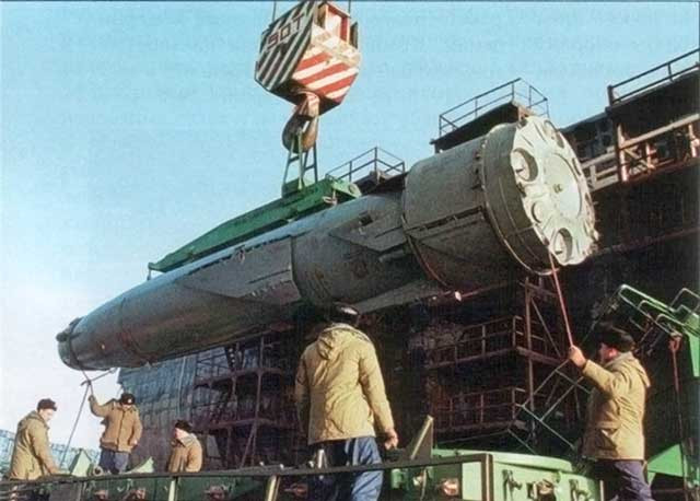 Đứng cuối trong top 5 tên lửa hành trình tốt nhất của Nga là P-700 Granit (Đá hoa cương). Loại tên lửa hành trình này là thuộc loại tên lửa chống hạm, được biên chế trong Hải quân Nga. P-700 một thời là nỗi kinh hoàng của hải quân phương Tây và được đặt tên là “sát thủ tàu sân bay”.