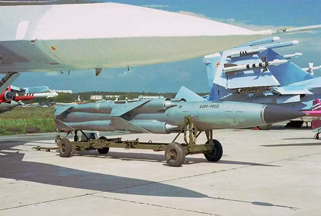 Đứng thứ ba trong top 5 tên lửa hành trình của Nga là tên lửa P-270 Moskit; đây là là tên lửa hành trình chống hạm siêu âm, có thể phóng đi từ máy bay hoặc tàu chiến.