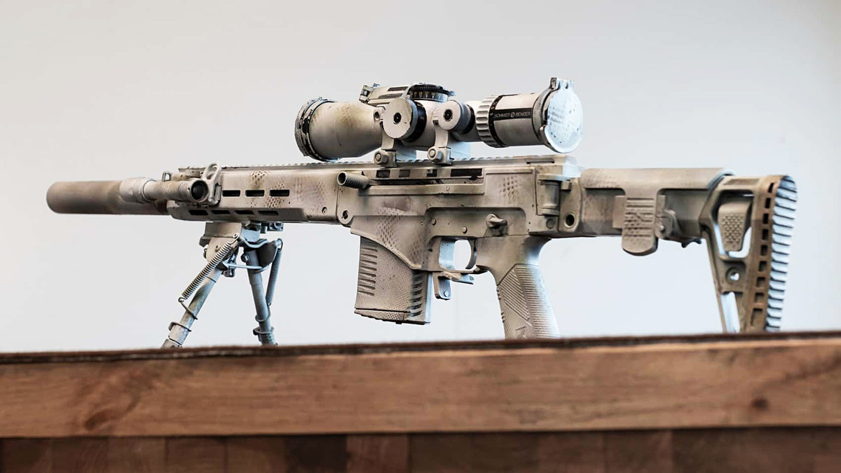 Với thiết kế hiện đại, khẩu súng bắn tỉa SVCh hoàn toàn vượt trội so với SVD; các nhà thiết kế Nga cũng đưa phong cách thiết kế vũ khí phương Tây vào khẩu súng mới của mình; do vậy, SVCh trông giống như một khẩu súng trường bắn tỉa bán tự động, của phương Tây.